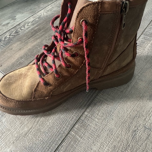 Ugg Brown Lace-Up Boots leather and suede winter boots in excellent condition - Picture 2 of 3